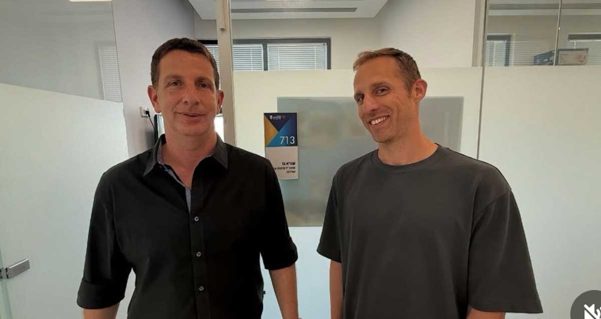 שגיא פז סמנכ"ל עיריית הרצליה עם ראש העיר.