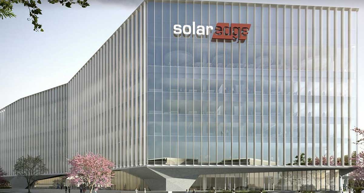 הדמיה של קמפוס סולאראדג' במתחם גלילות צפון. בניין של שבע קומות מצופה כולו בזכוכית.