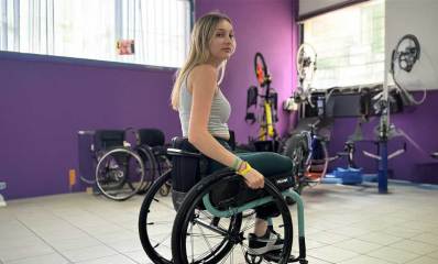 טלי לופו שדות על כיסא גלגלים