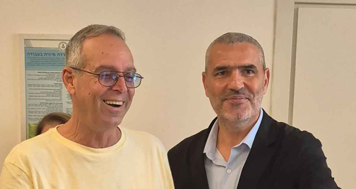 היום לאחר ההודנה, רוכברגר וקורצקי כבר לא ברוגז. רוכברגר צוחק וקורצקי מחייך.