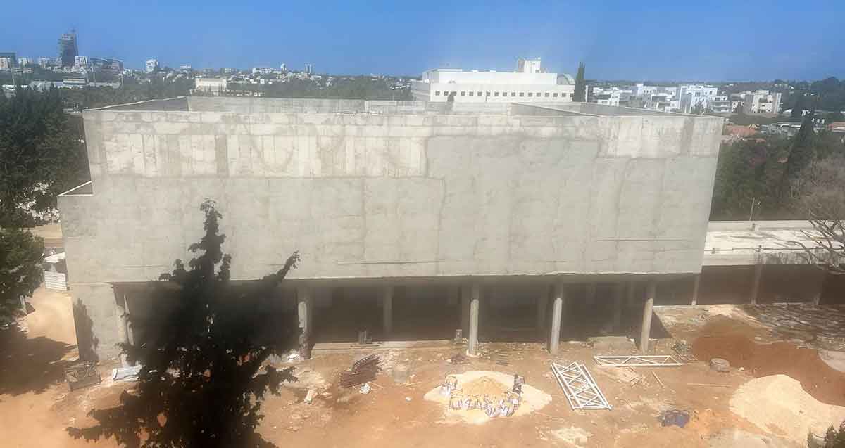 שלד אולם הכדורסל החדש בבית ספר הנדיב