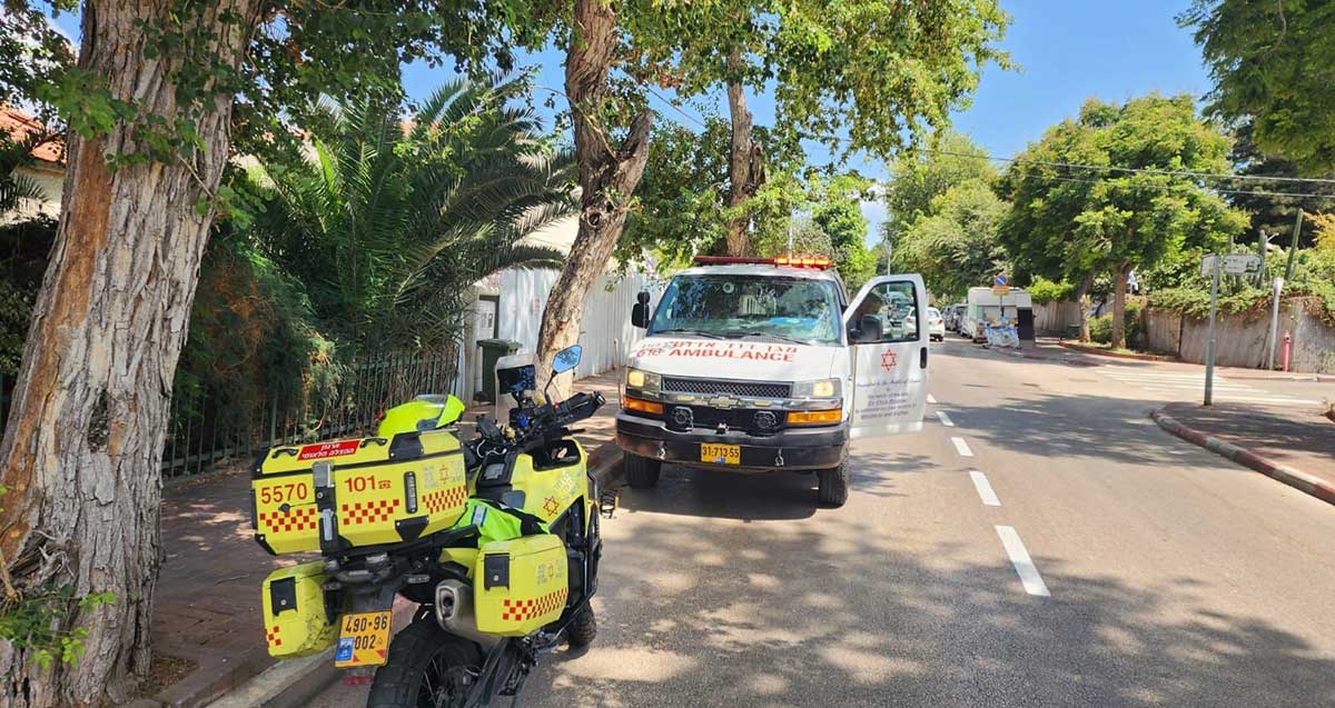 אמבולנס של מד״א ברחוב ההסתדרות ברעננה