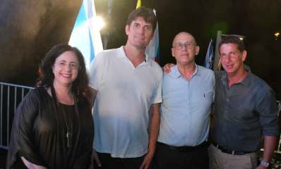 יריב פישר, מנהל "מפתן ארז", אמתי ליפסמה, ראש מינהל החינוך, אדר ארד, ומחזיקת תיק החינוך, גלילה יבין