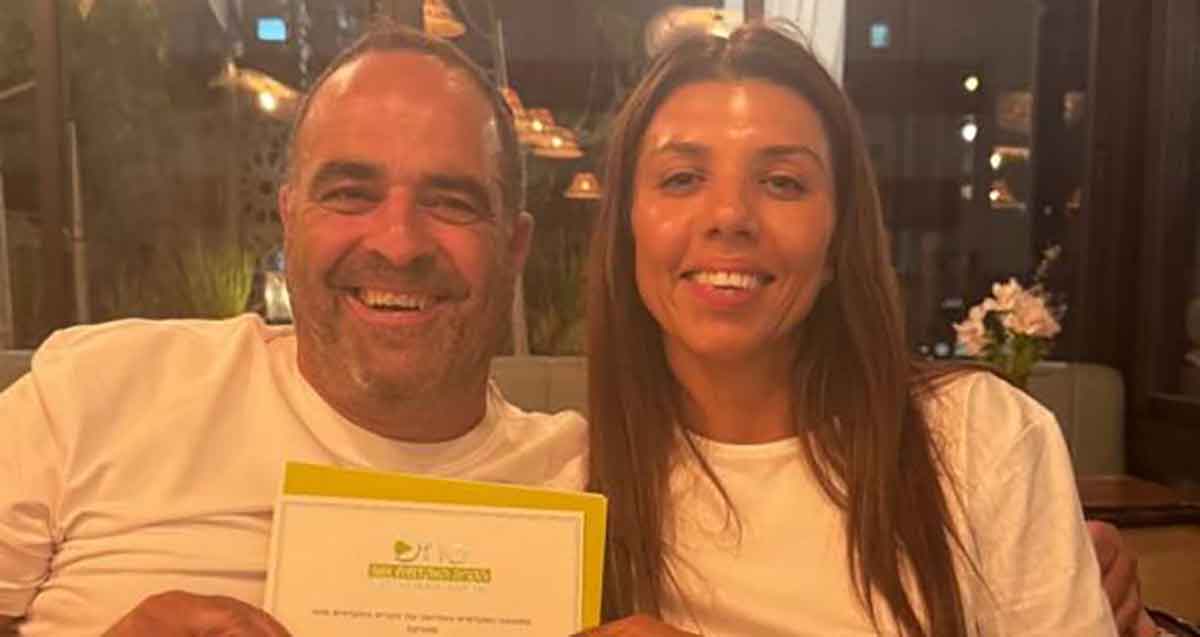 רעיית ראש העיר מיטל סער, עם משה לביא סגן מנהל מחלקת הגינון בעירייה