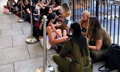 תורים בכניסה לדה רוקוקו בסוף השבוע. צילום: ביג