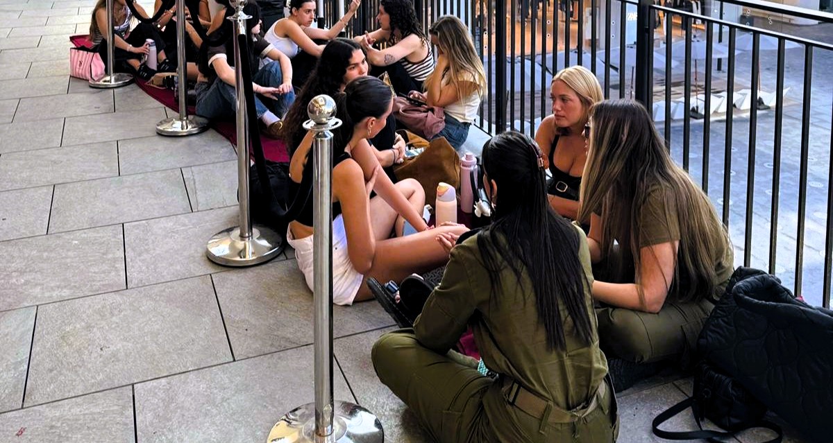 תורים בכניסה לדה רוקוקו בסוף השבוע. צילום: ביג