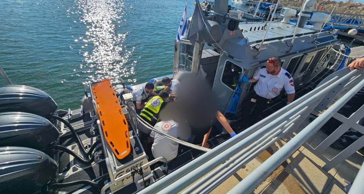 החילוץ על סירת השיטור הימי. צילום: תיעוד מבצעי מד"א