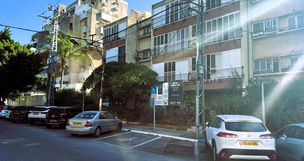 רחוב סוקולוב כפר סבא - בניין 9 מימין ובניין 13 משמאל. צילום: פרטי