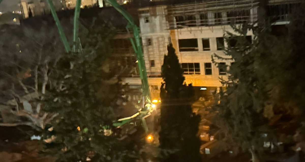 צילום לילה של עבודות בבית ספר הנדיב בהרצליה. יציקות בטון