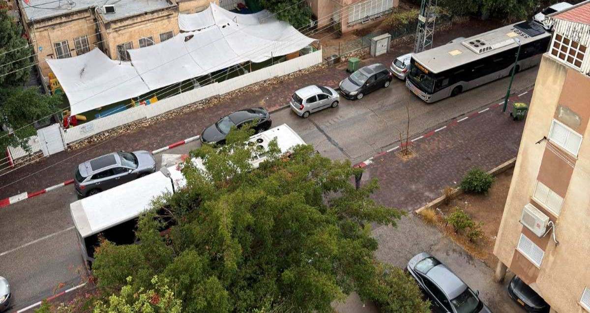 הצומת בהרצליה הירוקה ממרפסת ביתו של התושב. צילום לפי סעיף 27א לחוק זכויות יוצרים