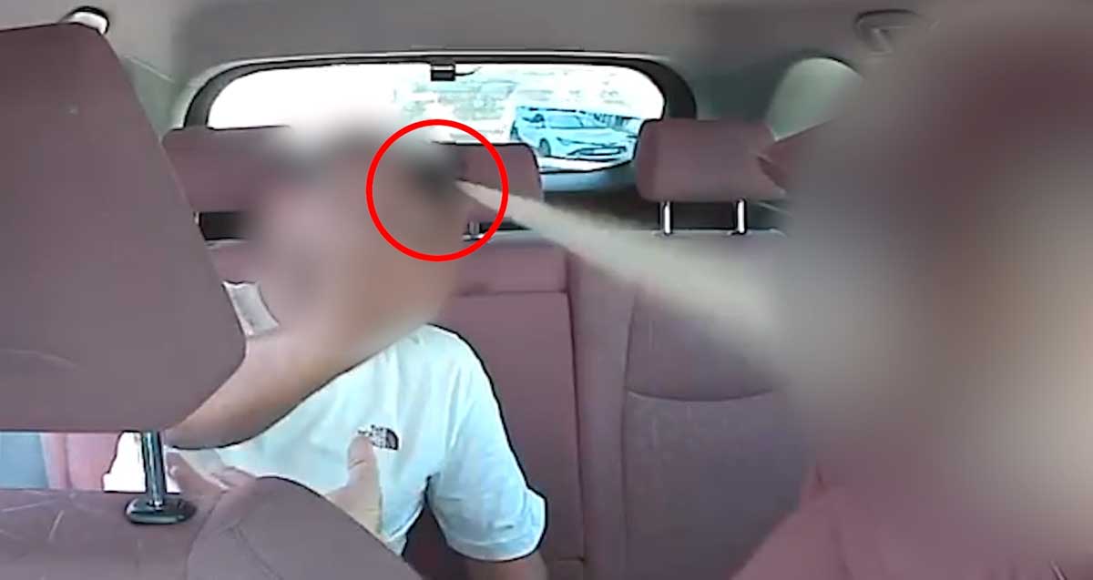 תושב רמת השרון מרסס פרצוף של נהג מונית תושב העיר. הפנים של הנוסע והנהג מטושטשים