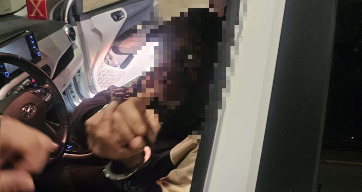 מעצר החשוד בגניבת רכבים. צילום: דוברות המשטרה