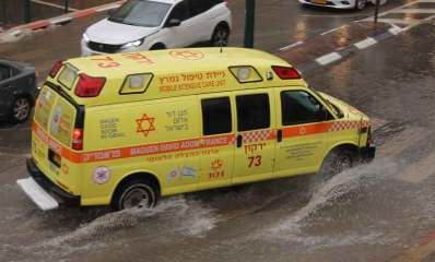אמבולנס של מד"א בזמן הצפות