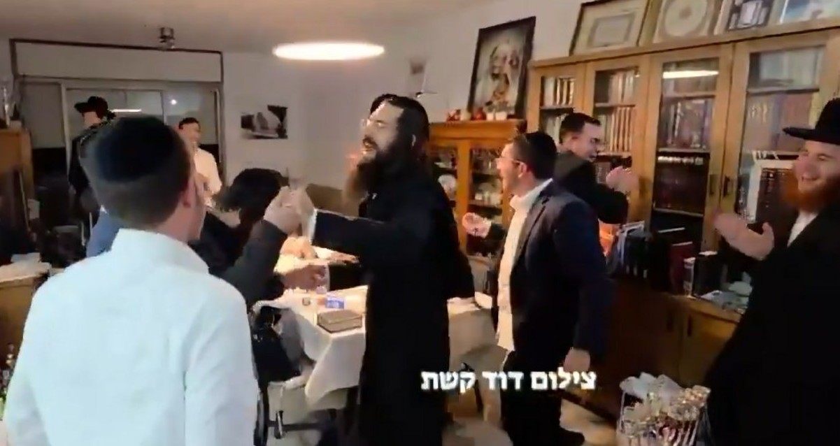 החרדים חוגגים "ניצחון" על המשטרה הצבאית. צילום מסך מתןך טוויטר לפי סעיף 27א