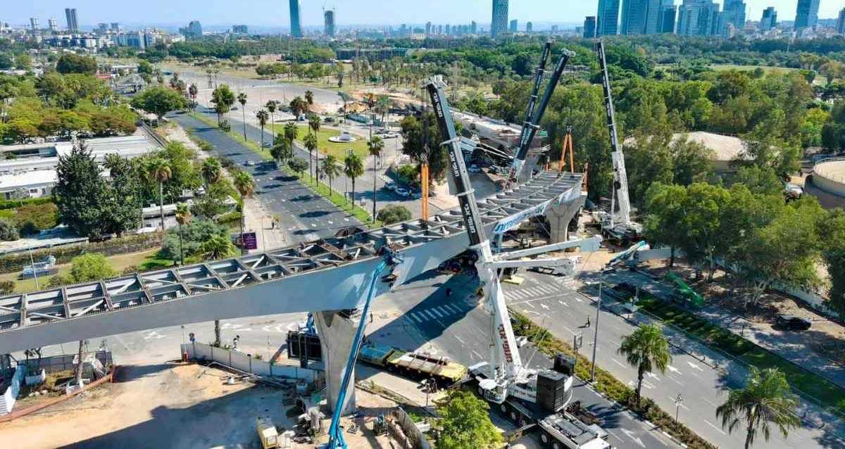 הנפת גשר גני יהושע מעל שדרות רוקח בתל אביב במסגרת עבודות הקו הירוק של הרכבת הקלה. צילום: נת"ע