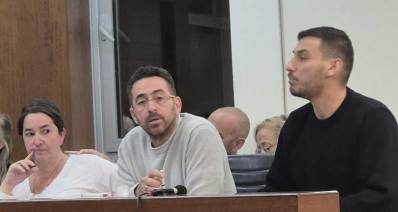 ישיבת מועצת העיר רמת השרון בתמונה שלשה חברי מועצה מימין: דן רוק, אהד בלייר, קרן מקסימוב ברנדס.
