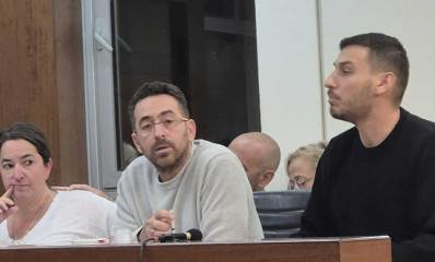 ישיבת מועצת העיר רמת השרון בתמונה שלשה חברי מועצה מימין: דן רוק, אהד בלייר, קרן מקסימוב ברנדס.