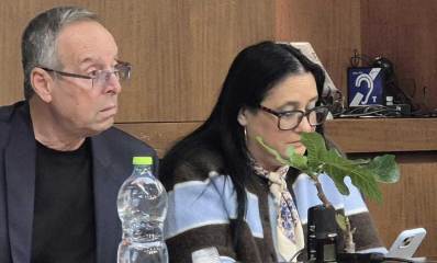 איציק רוכברגר הדר שווייצר בישיבת מועצת העיר רמת השרון