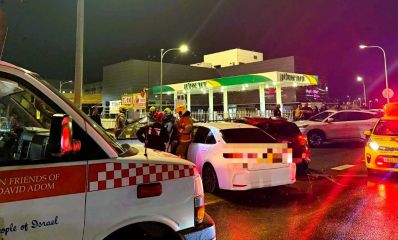 זירת התאונה ברחוב דב לאוטמן בכפר סבא. צילום: מד"א
