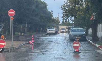 חסימת רחוב לבונה שיהפוך לחד סיטרי בדרום מערב רמת השרון. שלטי אין כניסה בכניסה לרחוב.