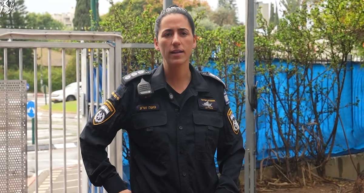 שוטרת בדרגת פקד.. נועה זורע במדי משטרה