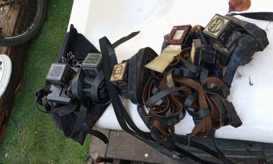 2 תפילין מהודרים מלוכלכים בבוץ, צילום באדיבות בית חב"ד הוד השרון