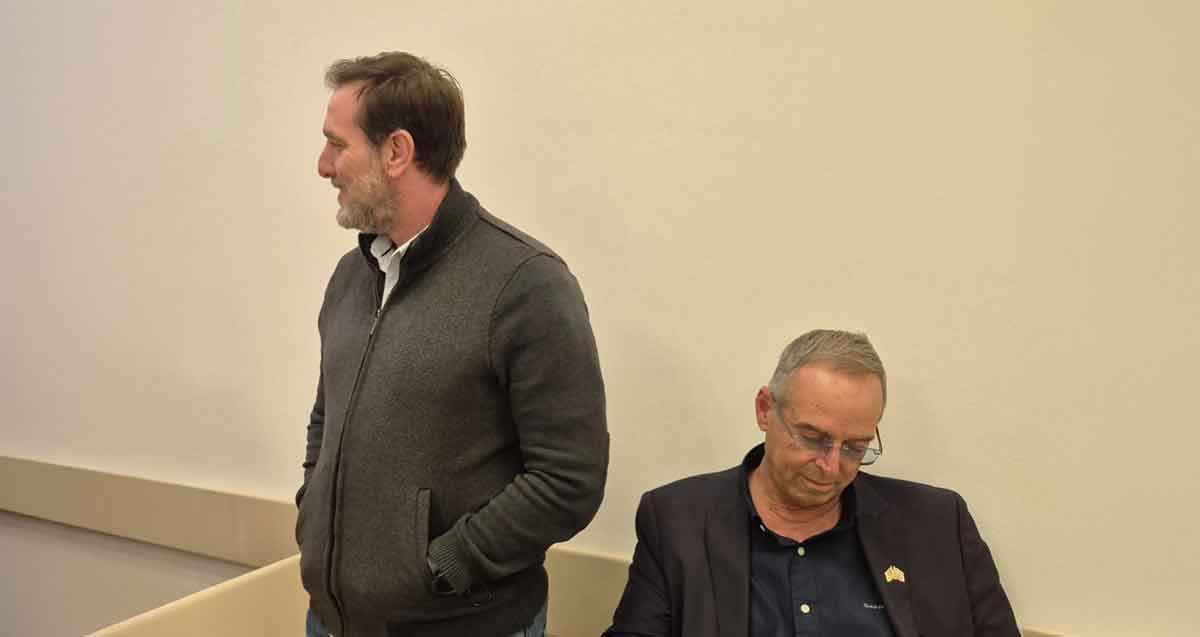 עו"ד עמית גייגר עם איציק רוכברגר