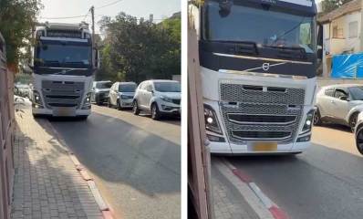 משאית נוסעת עם שני צמיגים על המדרכה ברחוב ארלוזורוב רמת השרון