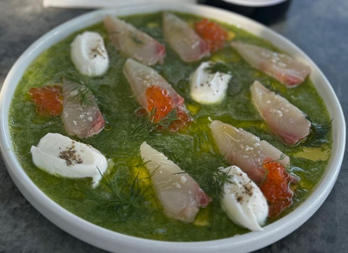 סשימי פלמידה אדומה עם רוטב ירוק וקרם פרש, צילום פרטי