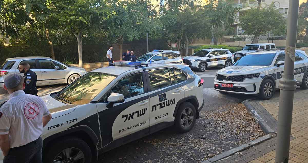 הפגנה הבוקר מול בית הפצ"רית ברמת השרון