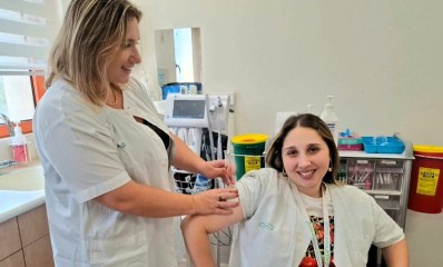 חיסון נגד שפעת במרפאת כללית. צילום: כללית