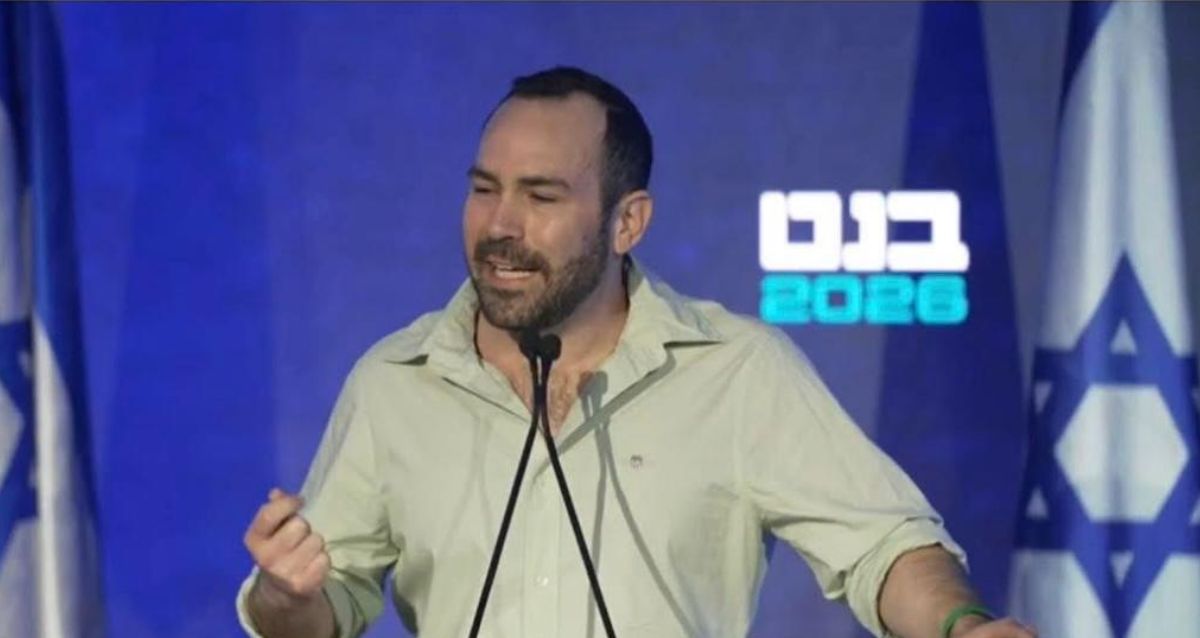 תומר ויינר נואם בהכרזה של נפתלי בנט, צילום: מתוך הפייסבוק של נפלי בנט