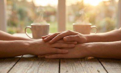 משלבים ידיים. עיבוד AI - שרון אונליין