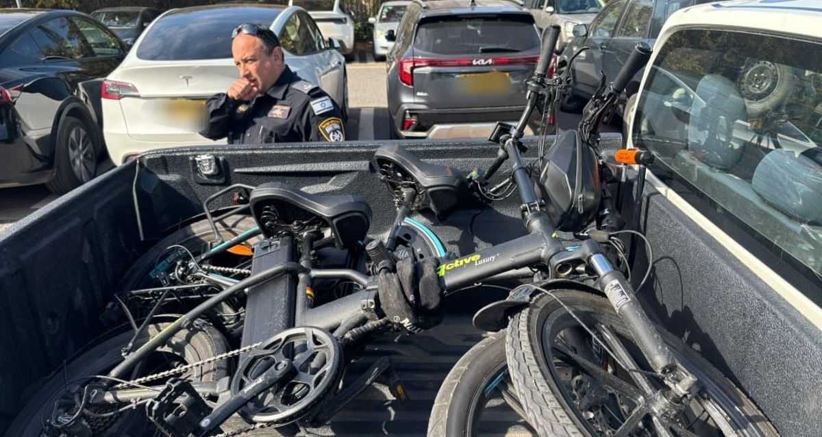 מבצע אכיפה בהרצליה נגד עבירות מסכנות חיים בכלים דו־גלגליים, ינואר 2026. צילום: דוברות המשטרה