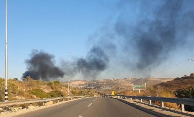 עשן מיתמר ממשרפה בכפר ברשות הפלשתינית. צילום: עמותת אזרחים למען אוויר נקי