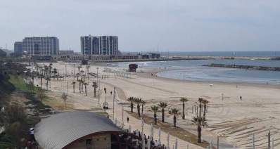 חוף הים בהרצליה, צילום: שרון יונתן