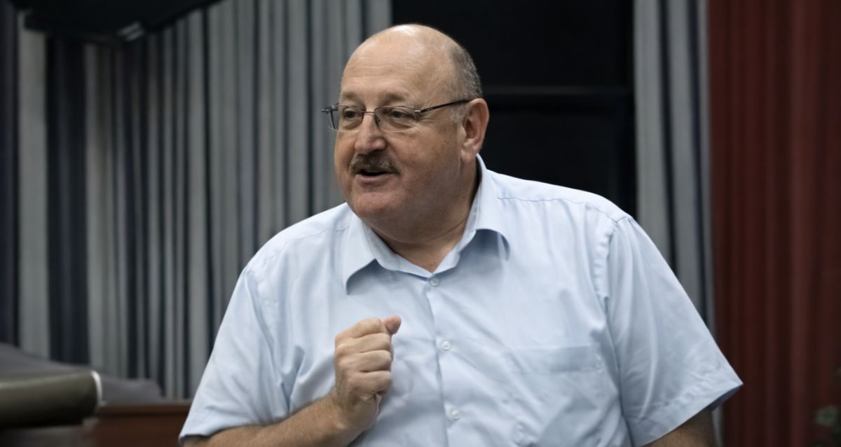 ד"ר אלכס שניידר בזמן הרצאה, צילום: מתוך יוטיוב