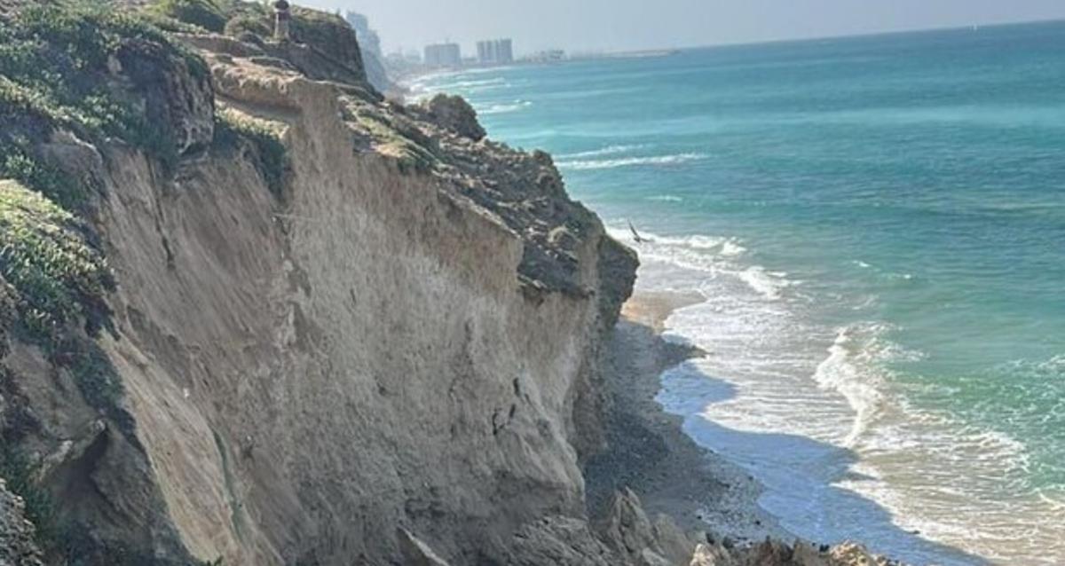 קריסת מצוק בחוף סידני עלי. צילום: אסף ניסנבוים, רשות הטבע והגנים