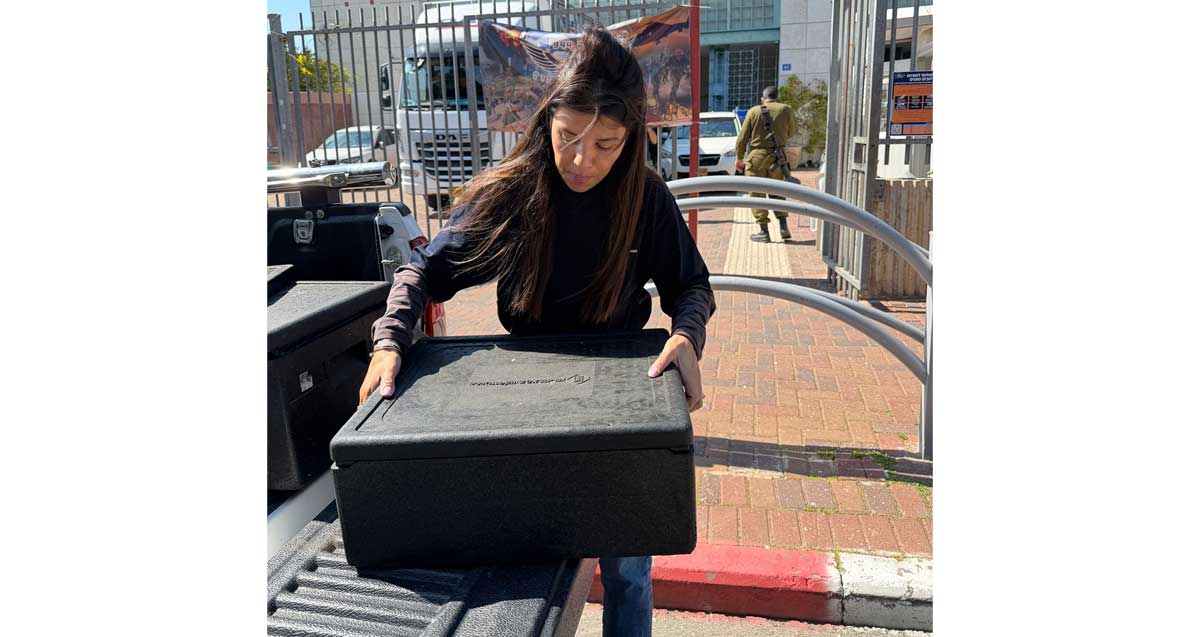 ארגזי משלוחי המנות לבית החולים מאיר