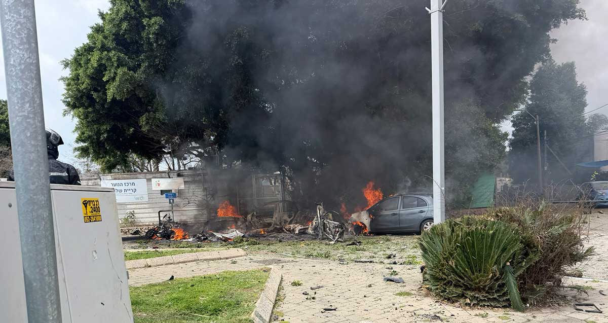 רכב בוער במלחמת שאגת הארי
