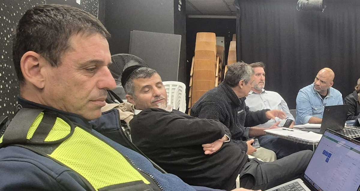 לא ינום ולא יישן שומר רמת השרון - קובי אלפסי (משמאל) עם זכי טיירי