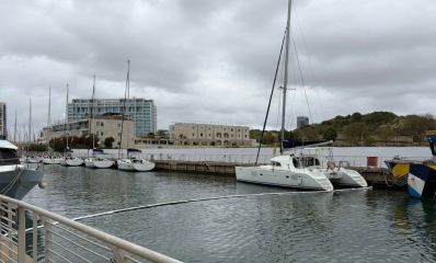 סירה טובעת במרינה, צילום: עיריית הרצליה