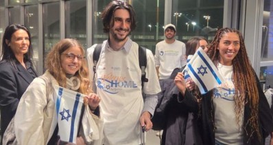 העולים החדשים בנתב"ג. צילום: אלישע חנקין, דוברות משרד העלייה והקליטה