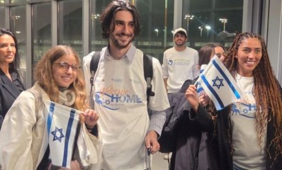 העולים החדשים בנתב"ג. צילום: אלישע חנקין, דוברות משרד העלייה והקליטה