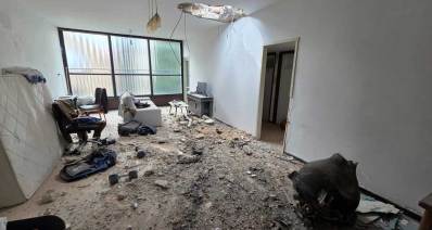 נפילת רסיס טיל איראני בדירה בכפר סבא