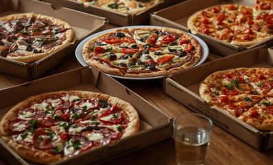 מגשי פיצה עם תוספות שונות, הדמיית בינה מלאכותית: שרון אונליין