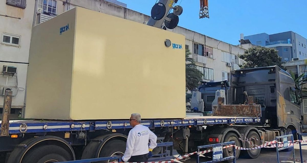 הצבת מיגונית יבילה ברעננה, צילום: עיריית רעננה