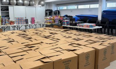 ארגזים חומים מסודרים וברקע משחקים, צילום: עיריית רעננה