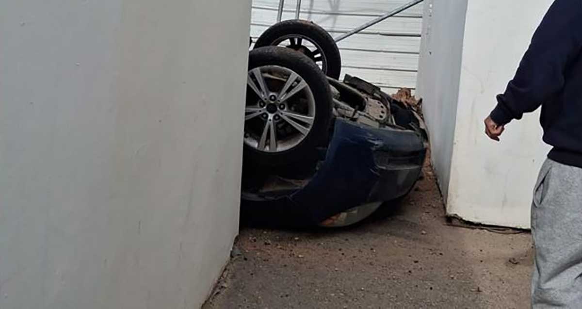 רכב התהפך בשכונת מרשה מהדף של רסיס טיל איראני