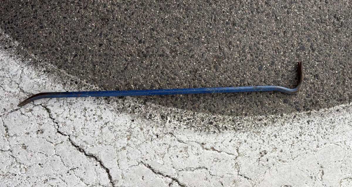 לום בצבע כחול.